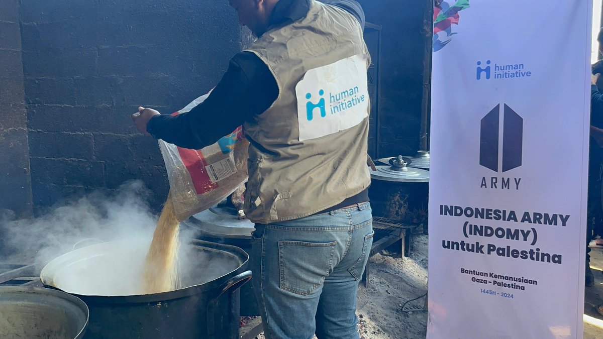 AnggiCartwheel's tweet photo. Terimakasih ARMY, terimakasih para donatur, terimakasih juga @hum_initiative yg membantu kami sehingga bisa menyalurkan bantuan untuk warga Palestina 🥹😭💜 https://t.co/sIISOcnWRb