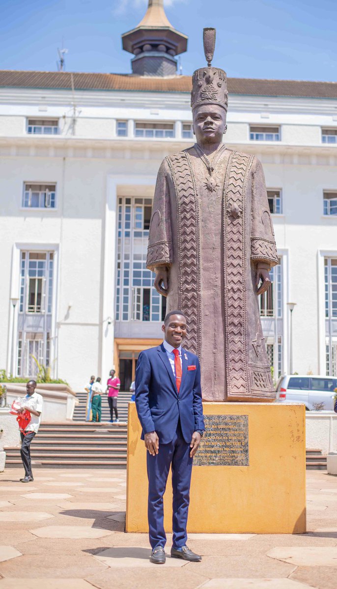 Joined our District Governors Edward (9213), Francisco (9214) & Leonard (9212) for a visit to the Buganda Kingdom HQs at Bulange, Mengo in support of the Kabaka Birthday Run of 7th April. I urge Rotaractors to attend & run against the HIV/AIDS scourge. Wangaala Ayi Ssabasajja🙏🏽