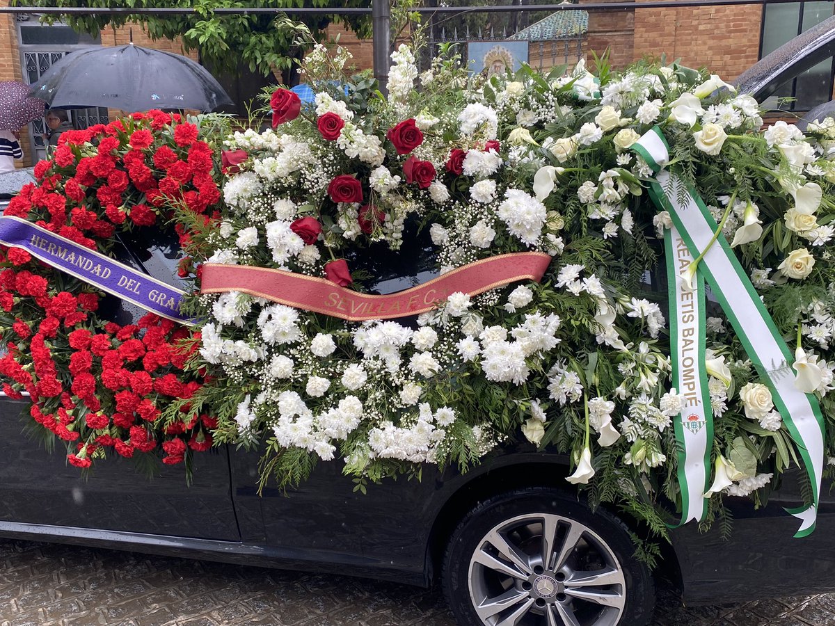 kinkisbetis's tweet image. No cabe mas Sevilla en una foto.

Descansa en paz DON MANUEL.