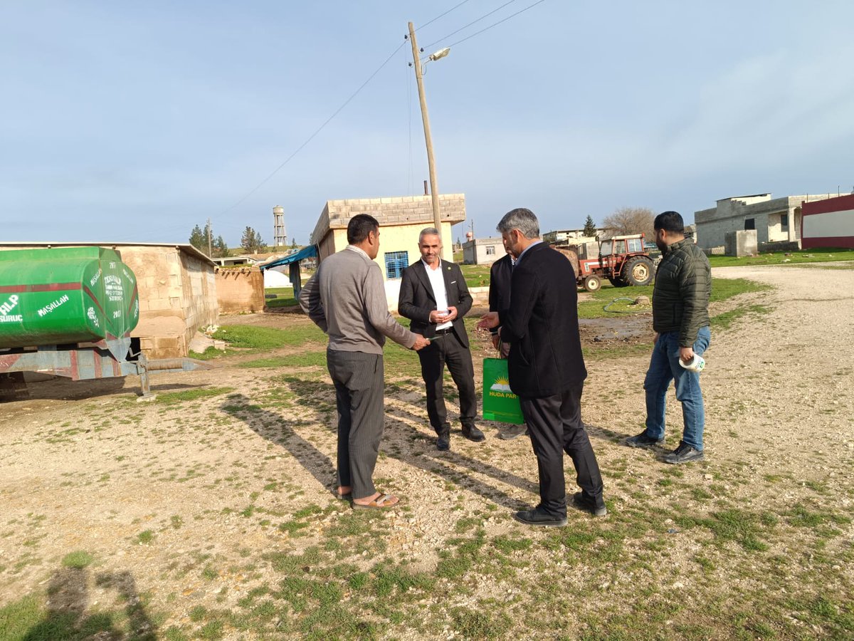 HudaParSuruc_'s tweet photo. Saha çalışmaları kapsamında ev/aile ziyaretlerimiz devam ediyor.

Hane hane gezip yüreklere dokunmaya devam ediyoruz.

Seçmen iyi adayı değil, EN iyi adayı tercih edecek... 
@Omerdurmaz_63 @YunusFidan063
 @EminOzaslan
#Suruç #Şanlıurfa #BizimleOlur https://t.co/OldriRzqZj