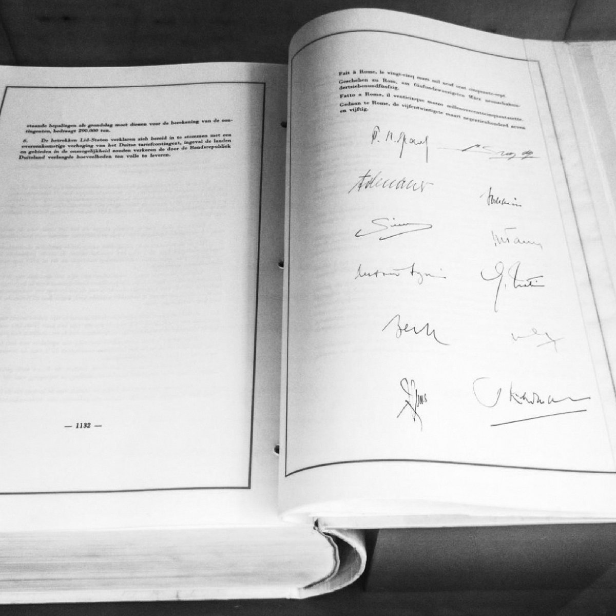 Oggi ricorrono i 67 anni dalla firma dei #TrattatidiRoma, l’atto di nascita della famiglia europea 🇪🇺. Custodiamo orgogliosamente gli originali alla #Farnesina.