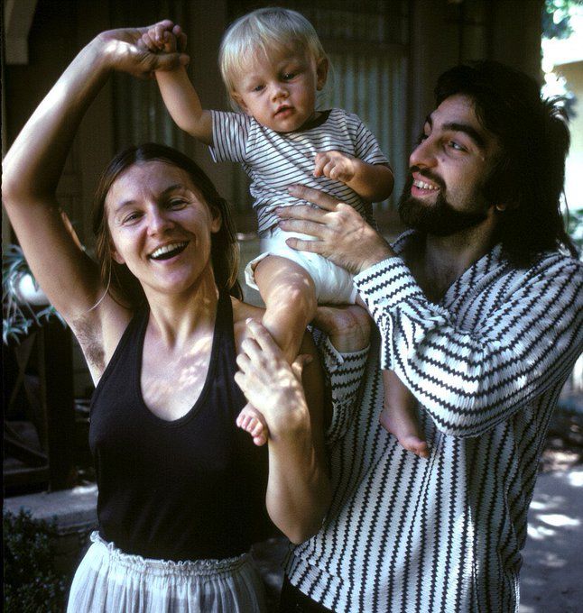 fasc1nate's tweet photo. Baby Leonardo DiCaprio with his mom and dad, 1976. https://t.co/8g8WhMyslg