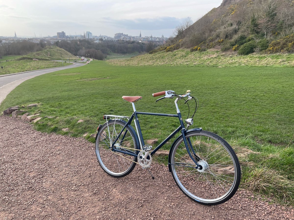 What a view! Glorious snapshot from Roddy, of his new Pashley Kingsman at Arthur’s Seat in Edinburgh. Thank you Roddy, we love it 💕 #Pashley #MyPashley #PashleyKingsman #Britishbicycles #Edinburgh #ArthursSeat