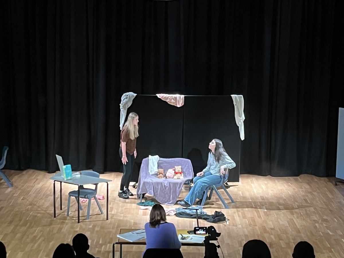 Last week, the year 11 Drama students performed their exam pieces for a visiting examiner. There were some fantastic performances – Mr Gooderham and Ms Spaxman were blown away by the talent shown. Well done Year 11! 🌟