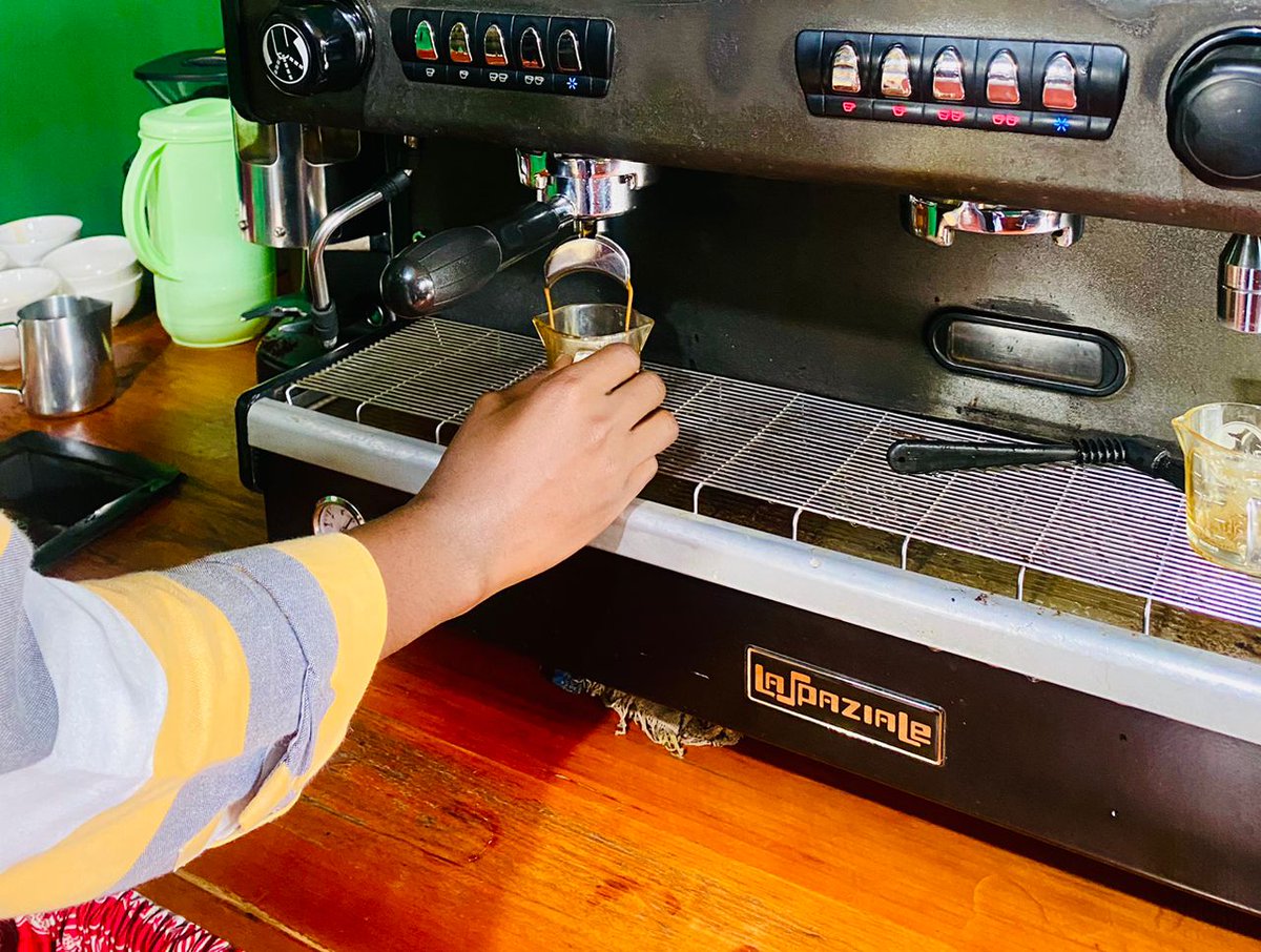 ibtcrwanda's tweet photo. Starting the week strong with why you should choose becoming a barista at IBTC!

1. Internship placement opportunities.
2. Experienced Barista Trainers.
3. Small and Hands On Classes.
4. State of the art equipment.
5. Job opportunities with partner companies.

Register now! https://t.co/rumFv0ZU6S