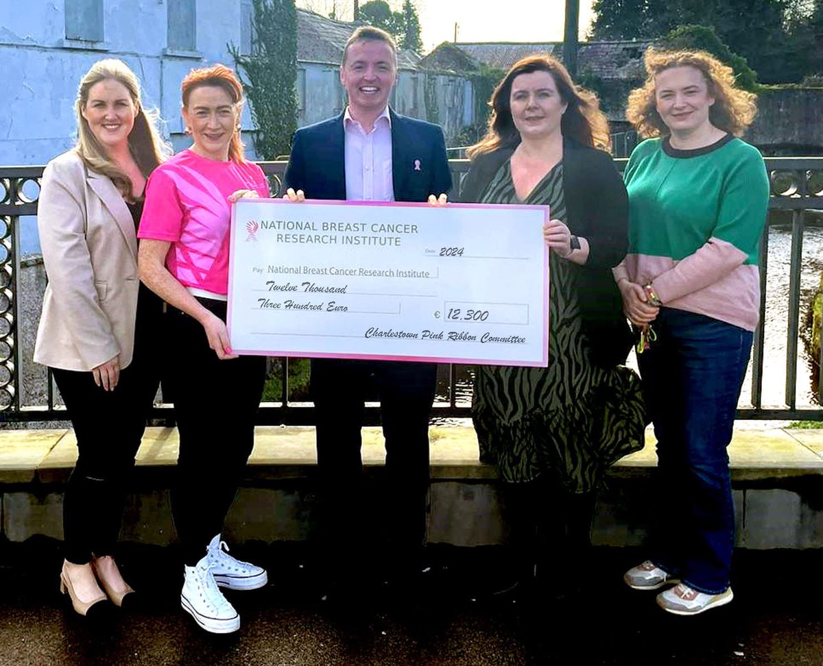 Massive thanks to the Charlestown Pink Ribbon Committee, who presented a cheque of €12,300 to the @BCResearchIre last week in Charlestown for their recent event in Walsh’s Bar.   Pictured (L-R) Grainne Kivlehan, Trina Donohue, Patrick Casey (NBCRI) Martina Cullen and Fiona Casey
