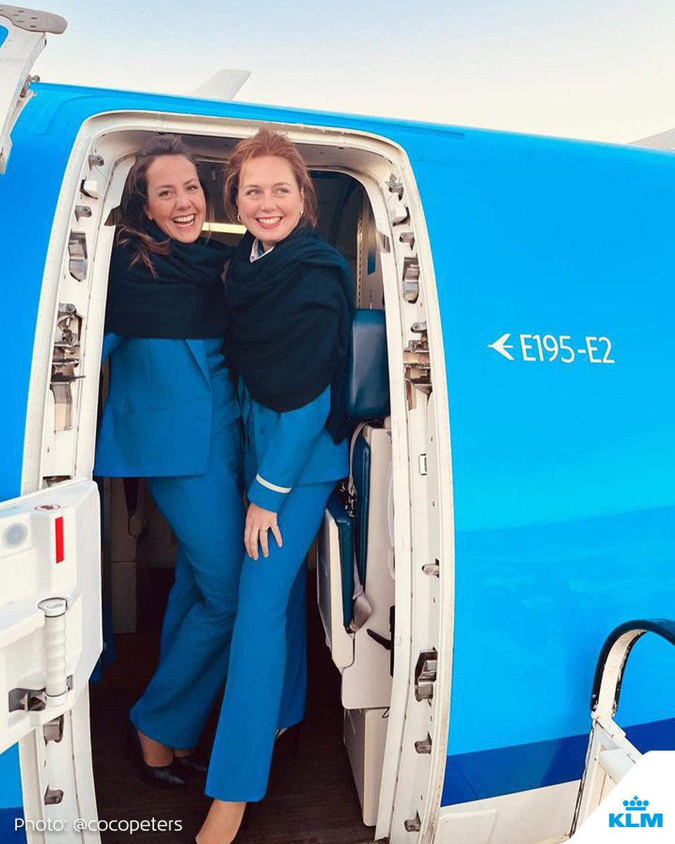 Working is more fun when you're surrounded by nice people! And what better way to do so than by flying the skies together? 🥰 #KLM