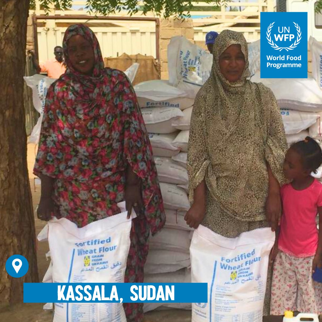 #OngoingNow: People who recently fled ongoing fighting in #Sudan are receiving emergency food rations in Kassala State This contains wheat flour🌾from #Ukraine, which was also supported w/ funding from #Germany for transportation & implementation costs дякуємо 🇺🇦 Danke 🇩🇪