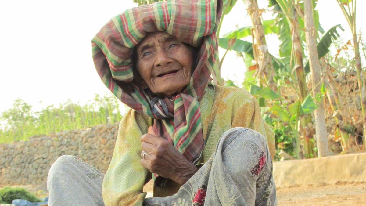 UNIDO's tweet photo. #PortraitsofProsperity: meet Ibu, a seaweed farmer from #Indonesia. She's a pioneer in her community's industry, embracing #innovation for her grandchildren's future. With #UNIDO's @GQSPIndonesia, she and 400 farmers increased seaweed production by 28.8%
👉https://t.co/w31EHgEYrs https://t.co/OSF3vMNv06