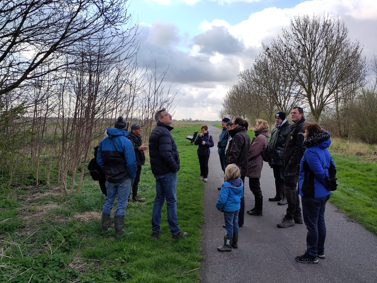 De 1e Vroege #Vogelexcursie in het #kraaiennest was een groot succes! Maar liefst 36 excursiegangers hebben genoten van #grutto (ook IJslandse), kleine plevier, Cetti's zanger, wintertaling en nog veel meer @PuuurMD @hhdelfland @staatsbosbeheer 📷Pepijn Kamminga & Arnold Kort