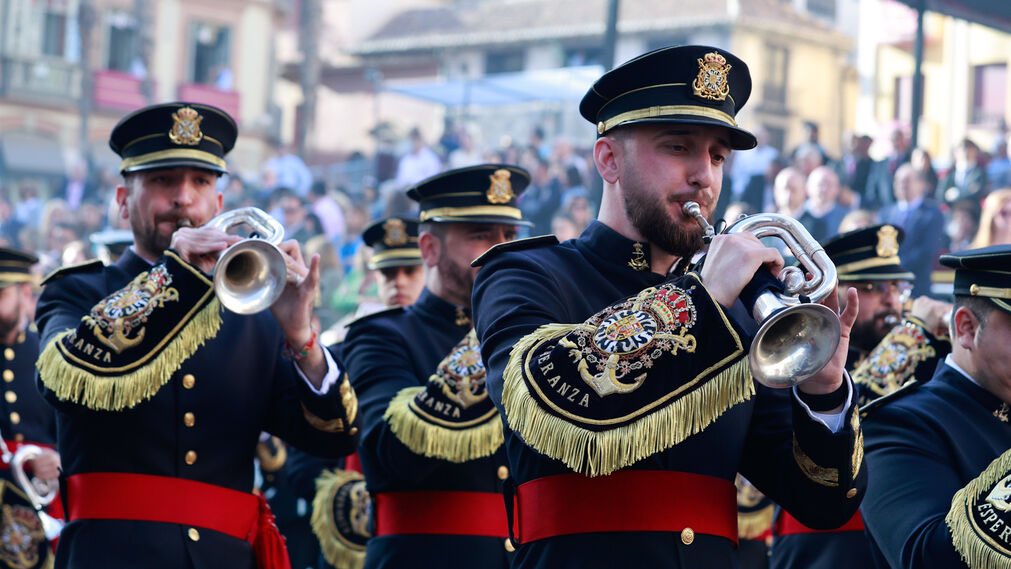 ✅Cómo ayudar a una formación musical durante la #SSanta24 

Aquí unos tips para que ningún músico se vaya de vacaciones anticipadas: 

🔹Desactivad el modo apisonadora cuando paséis por nuestro lado. 

🔹No crucéis cuando estamos tocando. 

🔹Con educación todo es más fácil.