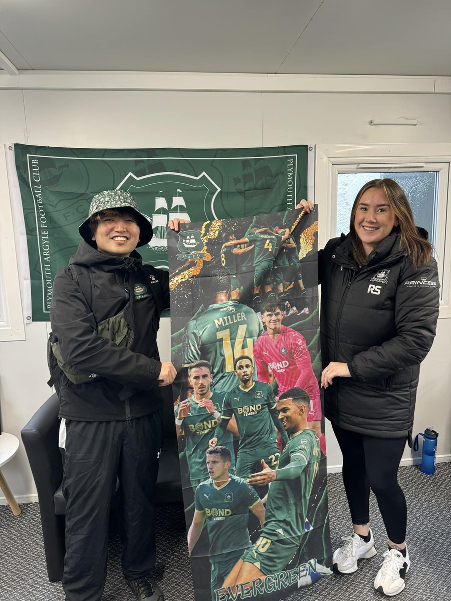 🛬Just landed in Plymouth!✈️🇯🇵 After a long flight from Japan, Tatsuki Usui finally landed in Plymouth and visited us here in the Evergreen suite!💚 #pafc | #Evergreen | #argyle