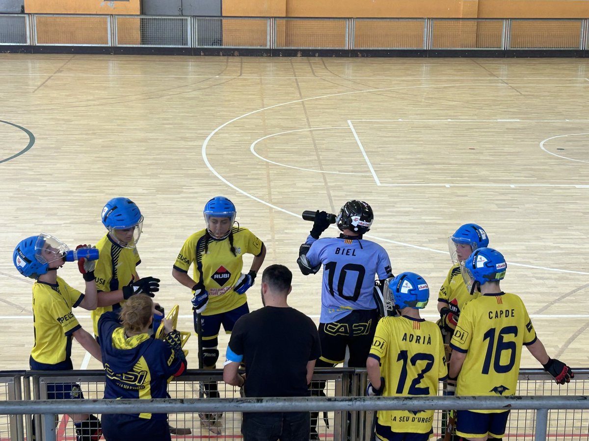 🟡🔵 RESULTATS 🏑

6 HC Valls
4 1CAT

3 CE LA SALLE BONANOVA B
13 3CAT

5 INFANTIL
4 Club Hoquei Caldes E

11 ALEVÍ
1 <a href="/HC/">hank</a> Ripoll A

4 <a href="/HCAlpicat/">HC Lleidanet Alpicat</a> A
6 BENJAMÍ

1 BENJAMÍ
6 @cpbelloc

4 PREBENJAMÍ
2 @cpbelloc 

<a href="/rubitools/">Eduard.Rubitools</a> <a href="/cadi/">cadi</a> <a href="/CLYTONHOCKEY/">CLYTON</a> <a href="/peusaenergia/">PEUSA</a> 
<a href="/esportslaseu/">Servei d'Esports Ajuntament de la Seu d'Urgell</a> <a href="/RadioSeu/">RàdioSeu</a>