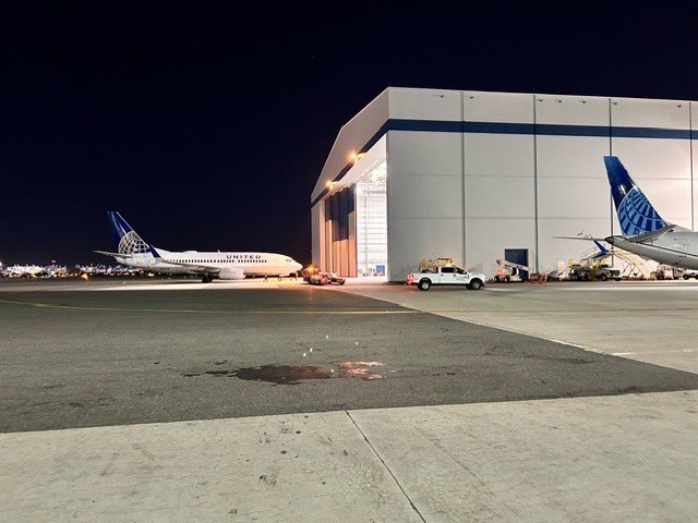 Maintenance ready aircraft leaving the hangar this morning. Shout out to our move team for the pick ups and coordination! #beingunited @DeaconMaria @luetzen_rodney