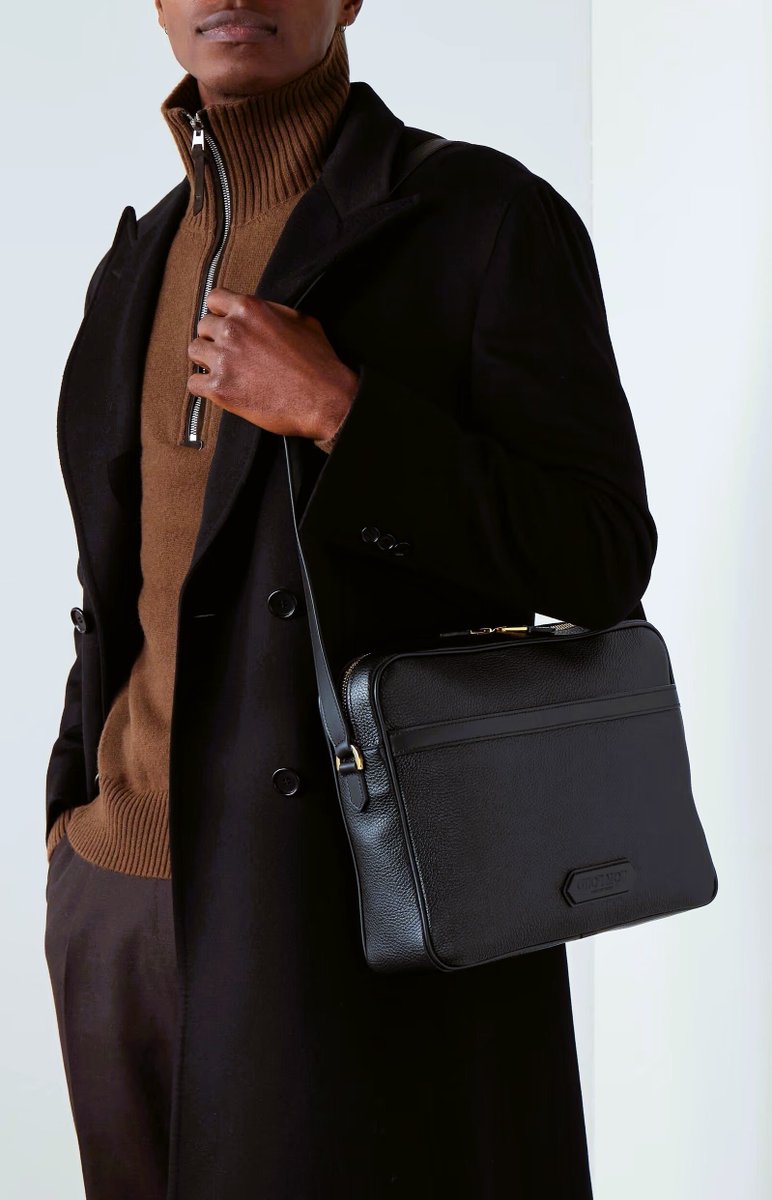 999AccessoriesM's tweet photo. Indulge in the understated luxury of TOM FORD's Large Full-Grain Leather Messenger Bag—a statement piece that speaks volumes in quiet sophistication. 
#TomFordMessenger #QuietSophistication #TimelessElegance #outfit #hairaccessories #fashionaccessories #mensaccessories https://t.co/OUjReE7ihe