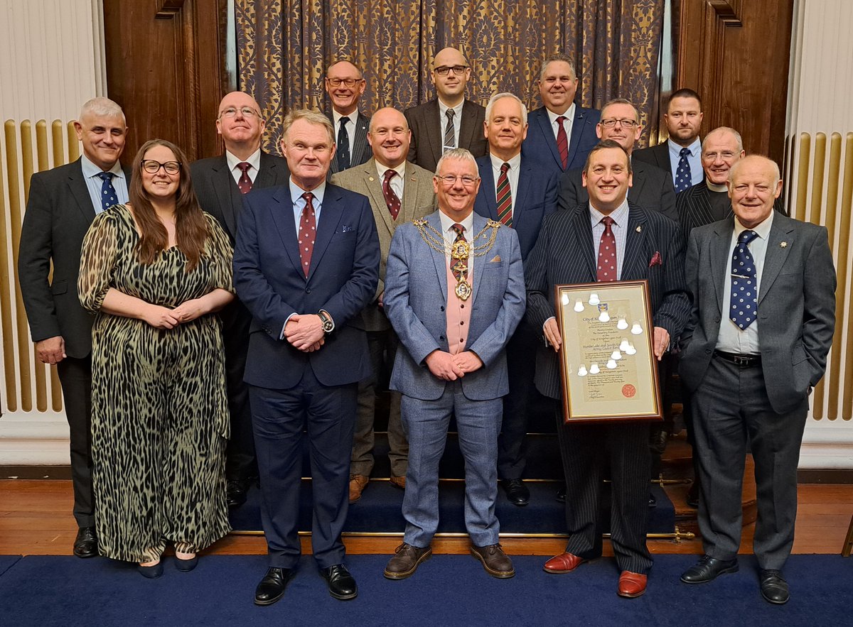 The Honorary Freedom of the City of Kingston upon Hull has been awarded to the Humberside and South Yorkshire Army Cadet Force, and the 152 (City of Hull) Squadron, Air Training Corps.