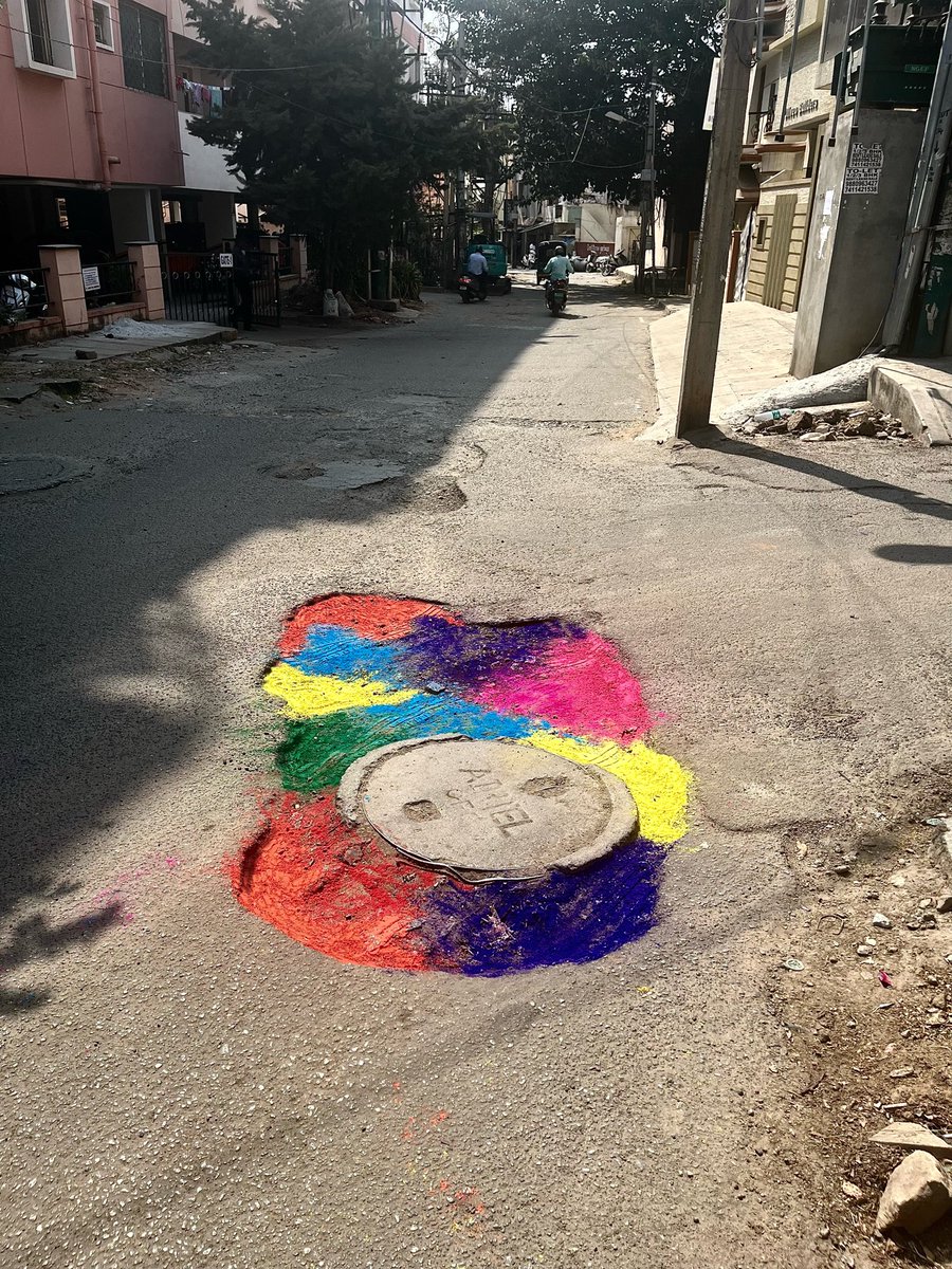 Happy Holi, BBMP💐 @BBMPCOMM @osd_cmkarnataka #6thcross #atmanandacolony #rtnagar #potholes #nammabengaluru