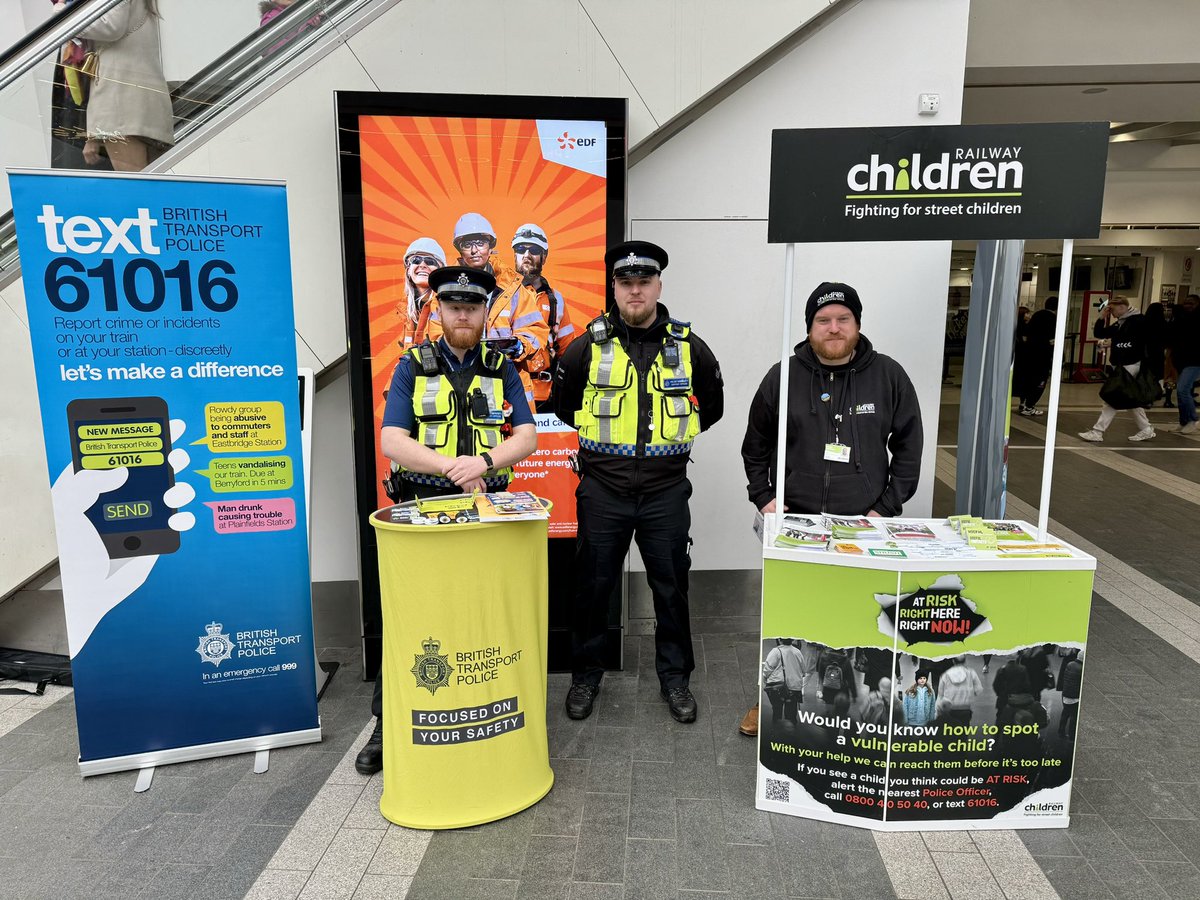 We’re on the concourse at #BirminghamNewStreet this morning alongside @RailwayChildren 😁 Talking all things crime prevention advice & safeguarding. If you see us, come and say Hi 👋 #OneTeam