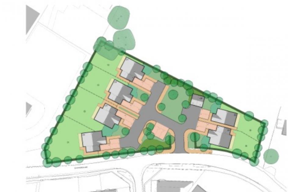 Plans have been submitted to St Albans council for six four-bedroom homes near Redbourn Leisure Centre. dlvr.it/T4ZnP3