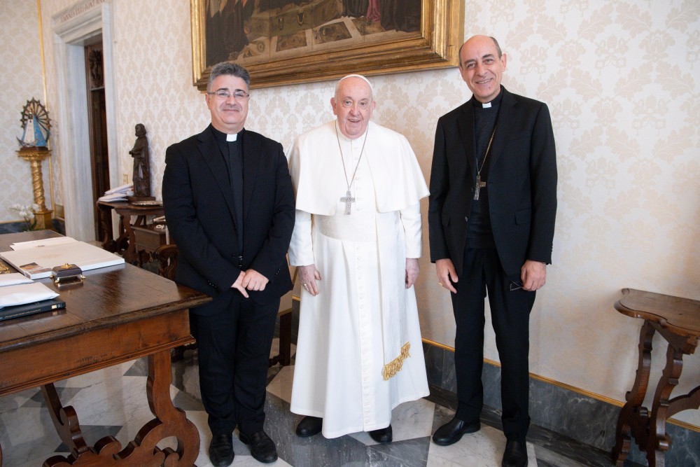 Ahead of the imminent release of the Dicastery for the Doctrine of the Faith's new document on human dignity, Pope Francis today met in private audience the dicastery's prefect Cardinal Victor Fernández and secretary Msgr. Armando Matteo (archive photo) ncregister.com/blog/cardinal-…
