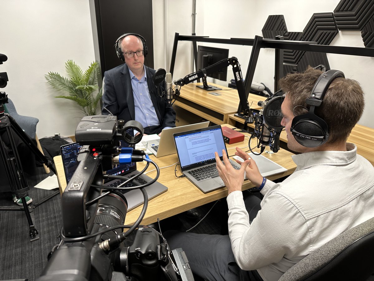 Fascinating to interview @Dr_D_Robertson about his role in the @IndependentSage group, especially during the #COVID19 pandemic, and what we've learned about science communication for future pandemics! #ExpertsinHealth release: April '24 A great chat, in a cool new studio too 😎