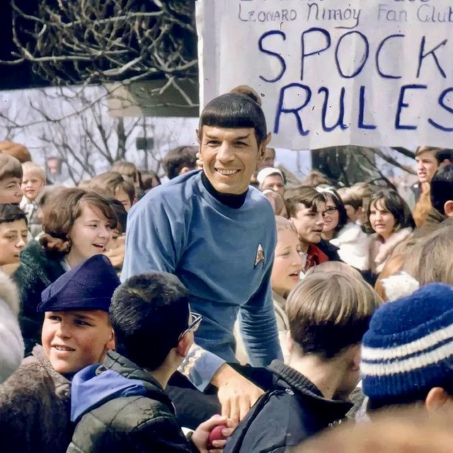Remembering legendary Leonard Nimoy, born today in 1931. 🖖 'My folks came to the US as immigrants, aliens, and became citizens. I was born in Boston, a citizen, went to Hollywood and became an alien.'