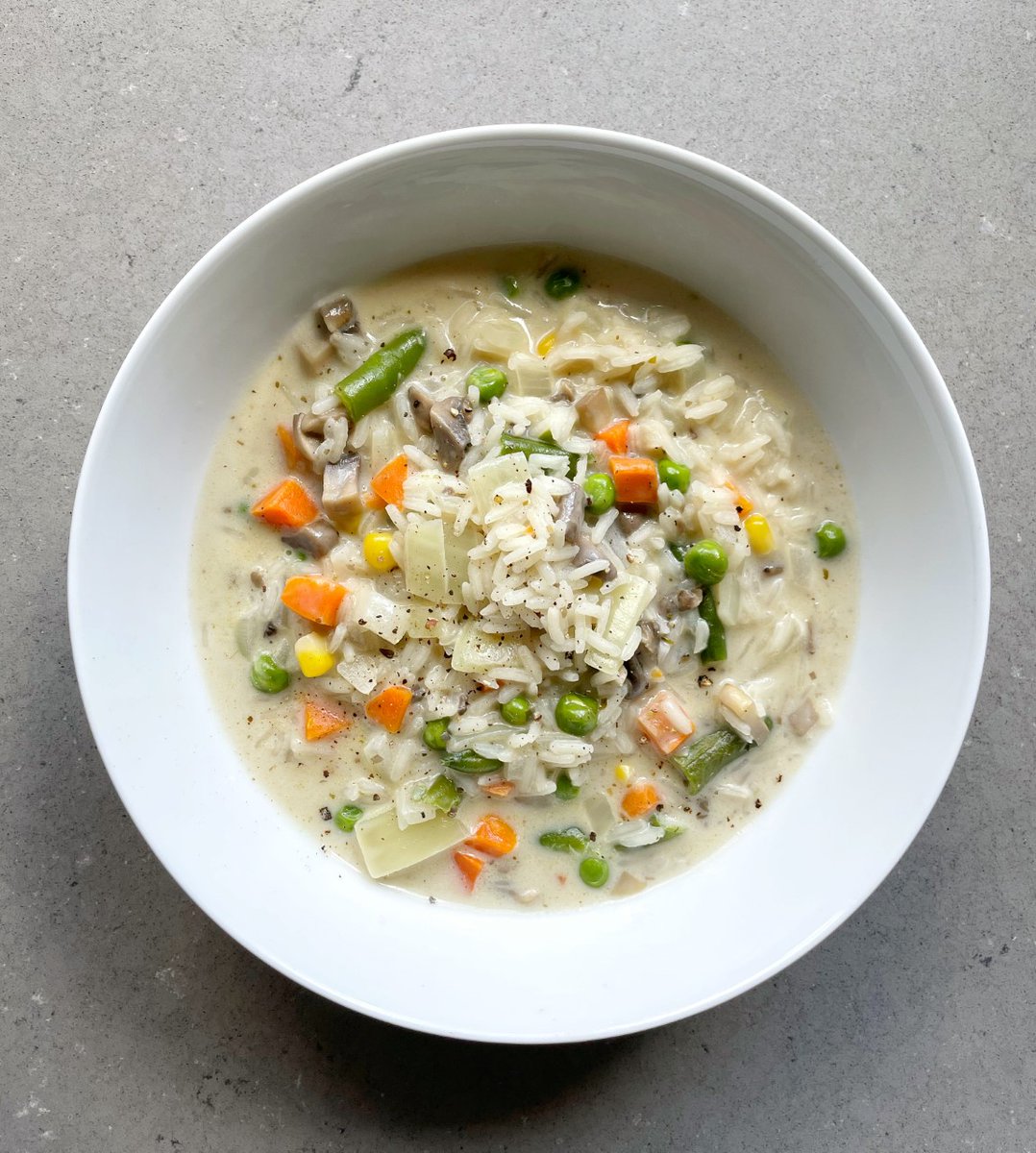 Nothing says cozy like healthy and hearty carbs! 🍚🍲🍗Tuck into this Mixed Veggies and Rice Soup for an easy-to-make and filling lunch or dinner! 

ed.gr/dojky