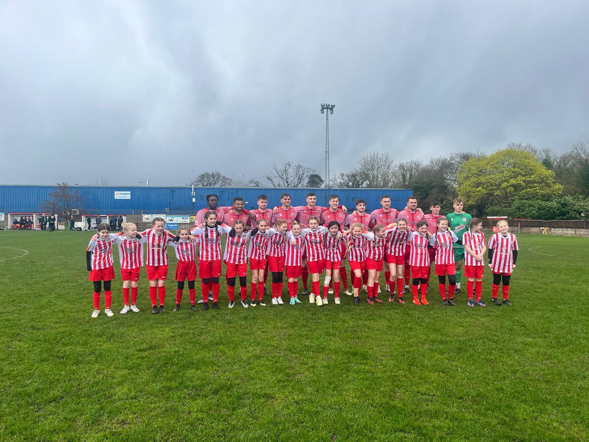 Check out our U11’s who were mascots for @CamberleyTownFC vs @alton_fc on Saturday morning ⚽️, they got a chance to even undertake a penalty shoot out at half time #girlsfootball #surreyfootball #thisgirlcan #camberley