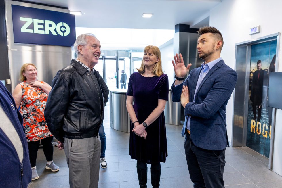 . @ErskineCharity Veterans were given the VIP treatment as they went behind-the-scenes @STVNews in Glasgow. @RealMacKaySTV and @SeanBattyTV rolled out the red carpet as the #Veterans got an insider’s look at how the news is made. Read the full story at bit.ly/pf_stv