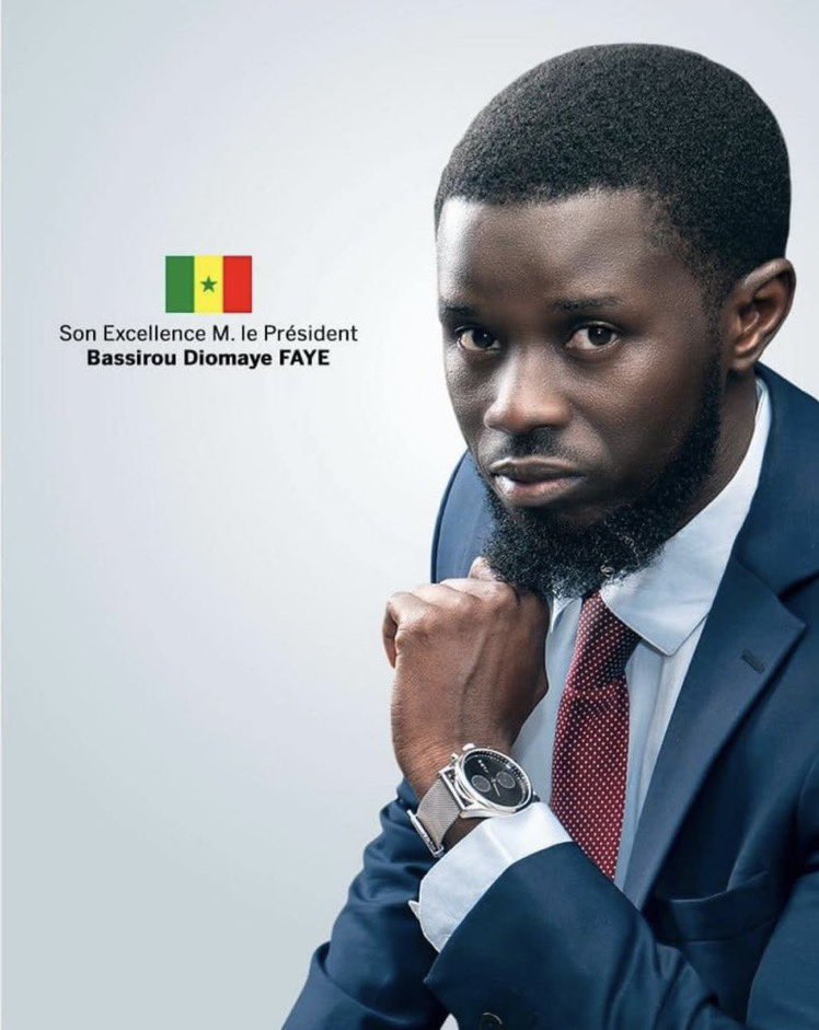 Yasira_Shop_'s tweet image. Bonjour à tous ceux qui ont voter pour le président Bassirou Diomaye Diakhar Faye. 

Pour fêter la victoire j’offre une paire  de air force Nike à une personne dans les cités 

Condition: Like + rt + quote ce tweet. 

TAS mercredi 🌸❤️