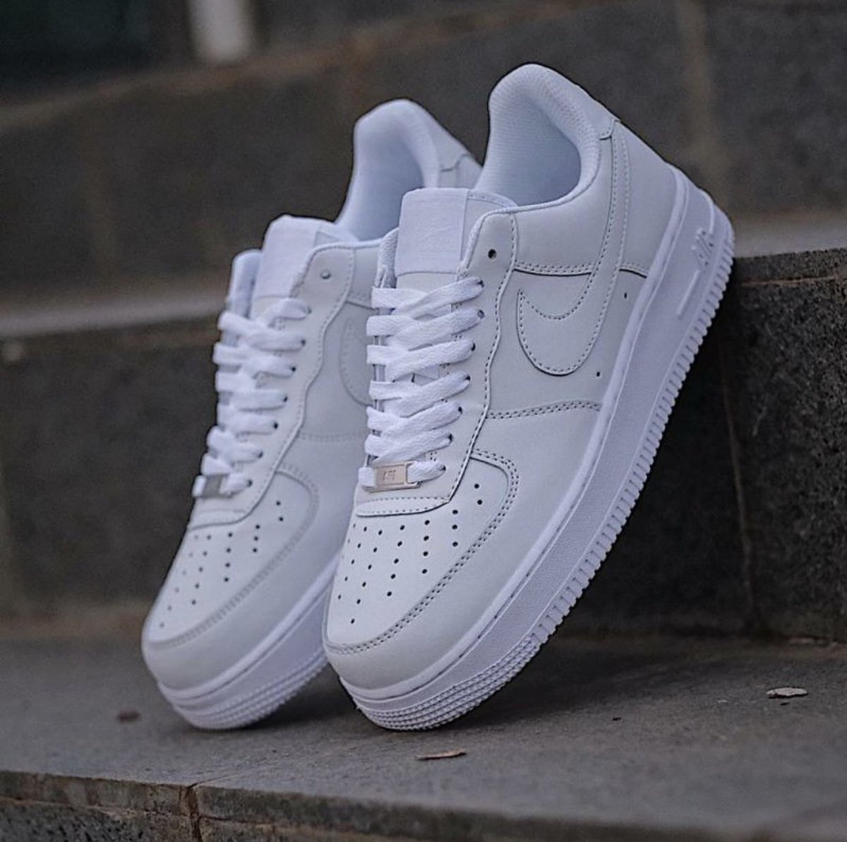 Yasira_Shop_'s tweet image. Bonjour à tous ceux qui ont voter pour le président Bassirou Diomaye Diakhar Faye. 

Pour fêter la victoire j’offre une paire  de air force Nike à une personne dans les cités 

Condition: Like + rt + quote ce tweet. 

TAS mercredi 🌸❤️