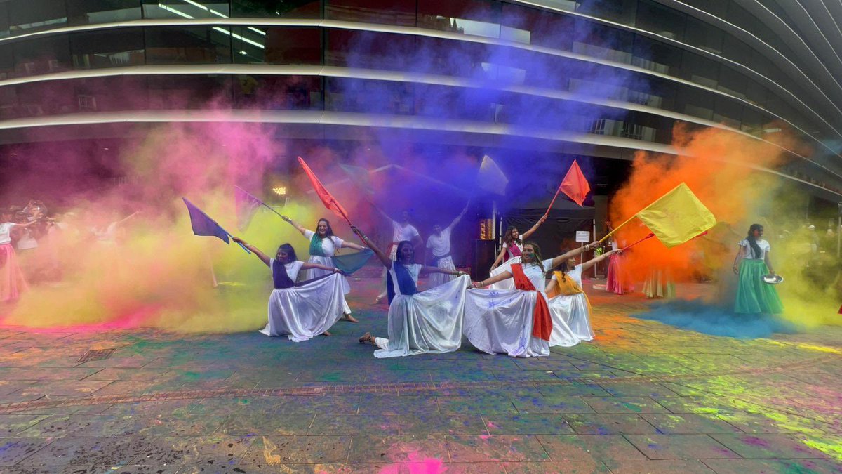 Come and celebrate Holi with us in Bollywood style Learn a Holi special song, from 7 to 8pm Tonight with Nidhi Joshi at @Peepul_Centre 💥🎨 Please DM us to book your place! #Holi2024 #Bollywood #letscreate #fun #dance #nupurarts