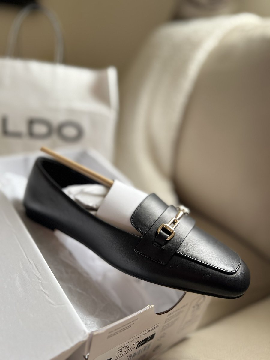 اهلاً اصدقائي :

متوفر شوز الدو الأصلي 
مقاس ٣٩ 
فخم فخم فاللبس ويا العبايه ،رسمي💛👏🏻. 

سعره الأصلي ٤٥ ر

بالخصم ٣٠ ريال
اللي بتاخذه اليوم بعطيها ب ٢٥ ريال .