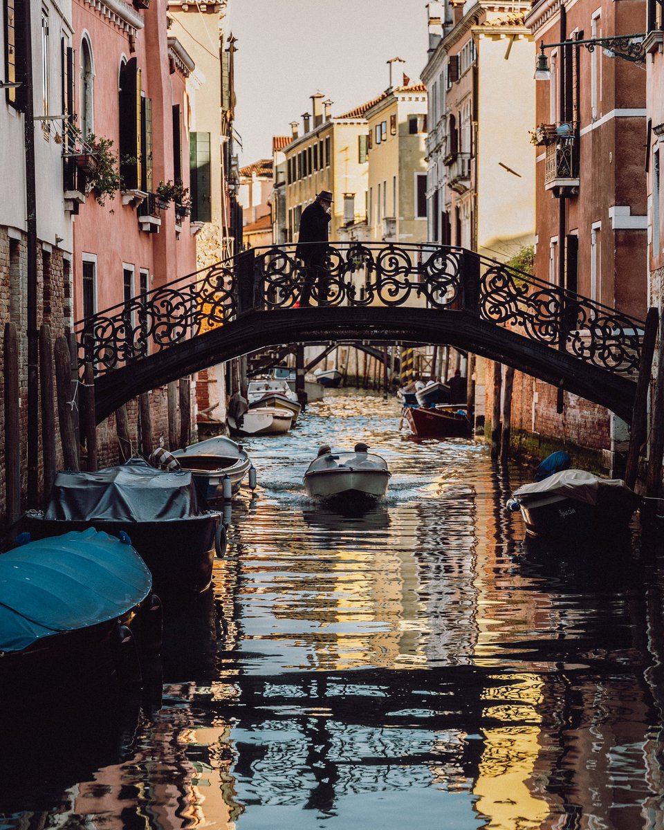 1603 anni fa fu posata la prima pietra della nostra città #Venezia #tantiauguri #ArancioNeroVerde🟠⚫️🟢