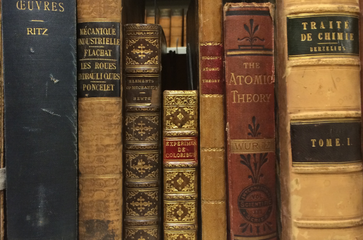 Ever wonder what makes a book worth collecting? Wonder no more! Join @walkerabroad on a free workshop 18:00-19:00 Wednesday 10 April to learn more. Registration essential before 18:00 Tuesday 9 April. libcal.ucc.ie/event/4180927?… #CorkLovesLearning #CorkLearningFest2024