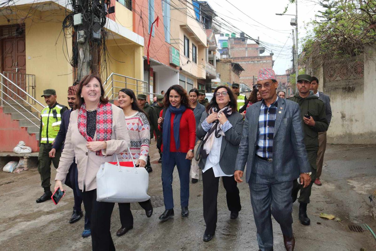 Delegation of @eu_eeas led by @PAMPALONIPAOLA visited #publicopenspaces in Chandragiri Municipality with Mayor Ghanashyam Giri. @UNOPS appreciates @EUAmbNepal support to the #Cities4Women project that is making urban areas responsive to women's needs.