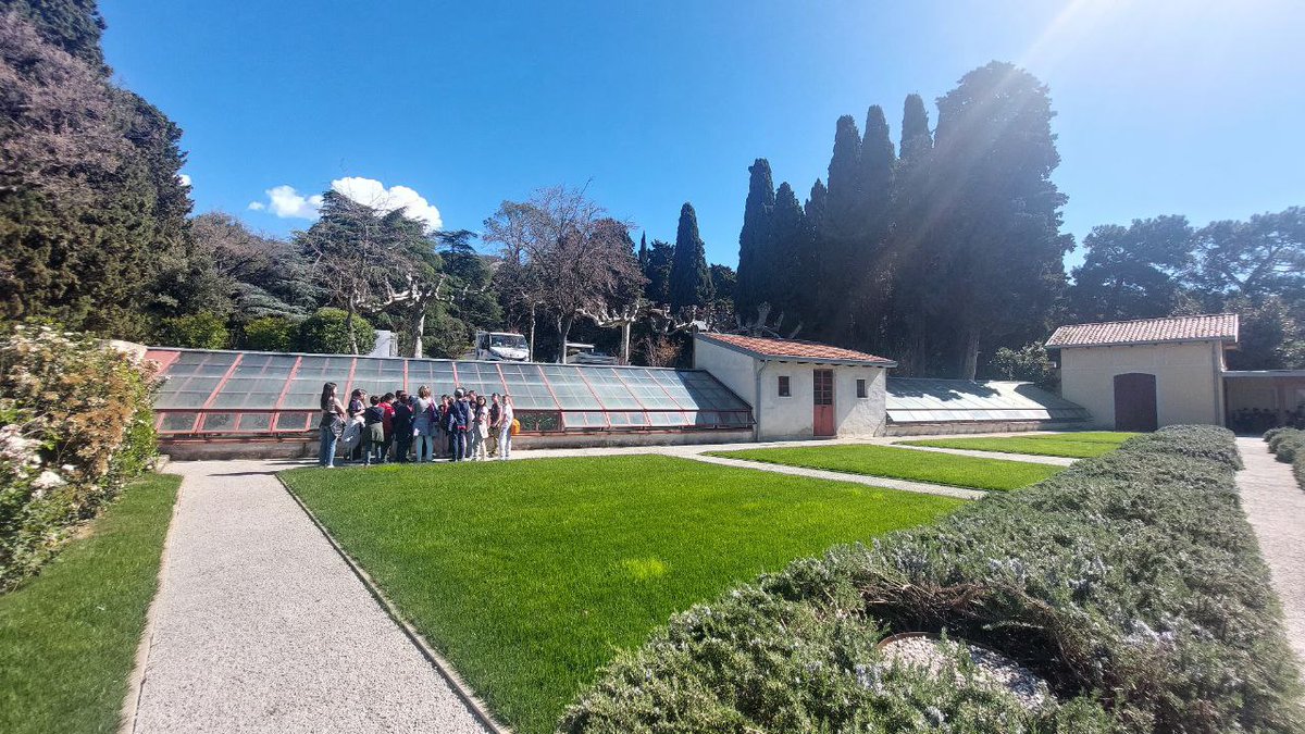 Giovani esploratori nel Parco di #Miramare! Sono iniziati questa mattina i #laboratori didattici finanziati dal #Rotary Club #Trieste e curati dall'Associazione Studio Didattica Nord Est. @RotaryTrieste