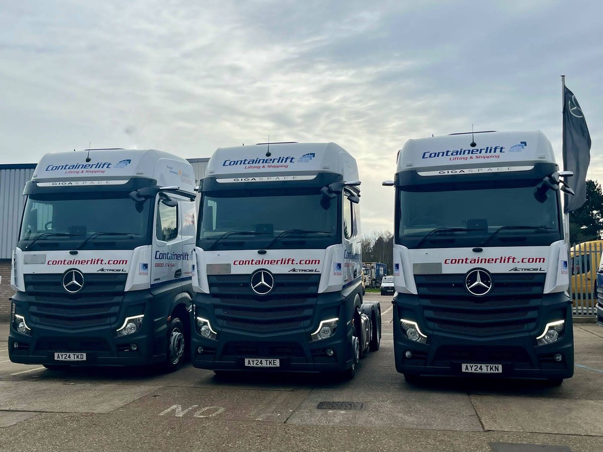 We are always really excited when we take delivery of new trucks, a big thank you to Ben Sheldrake at Motus Truck & Van - Mercedes-Benz for his assistance with these purchases.
#newtrucks #lookingsmart #trucking #fleet #ontheroad