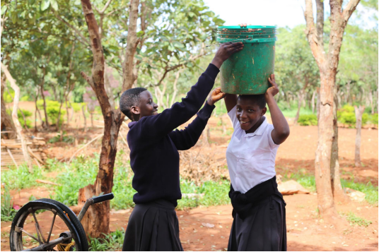 #TDTPhotoComp📸

👧👧👧Girls at Nkundutsi school, Kigoma 🇹🇿 no longer have to carry water long distances from dirty ponds🤮🙅

<a href="/tanzdevtrust/">Tanzania Development Trust</a> is ensuring #WASH one rural village at a time🎊 

Read more at: tanzdevtrust.org/priorities/wat…

#TDTPriorities #SDG6