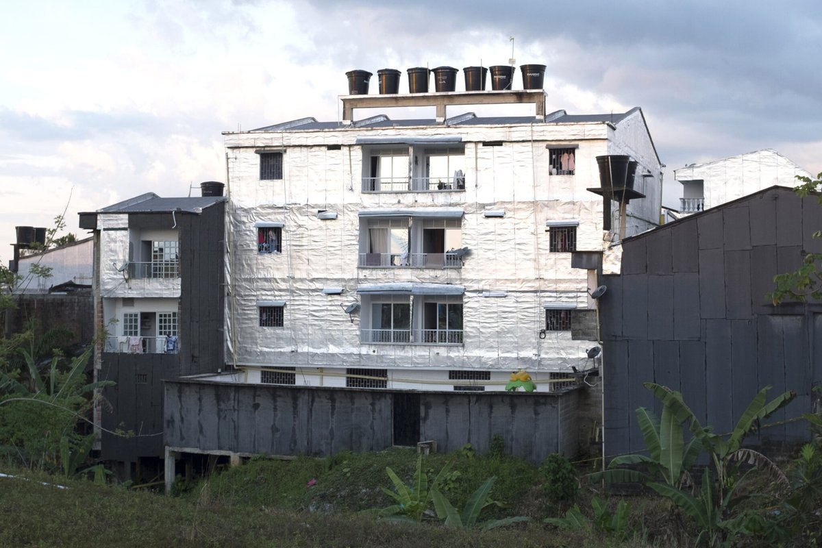 Qubidó is an urban center located smack in the middle of Colombia’s largest rainforest, alongside the mighty Atrato River.
by Kurt Hollander.

Check out more: urbannext.net/a-shiny-coat-f…

#envirnonment #architecture #adaptability #sustainability #extremeweather