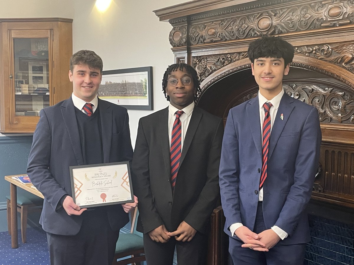 Thanks to Emma Hinchliffe from Sheffield City Council who presented joint chiefs of #Politics Forum, Harrison & Tim with a Bronze #Democracy Award. Over 50% of the school voted in #Sheffield Youth Cabinet elections. Obi (Centre) was voted to represent Sheffield. #sheffieldissuper