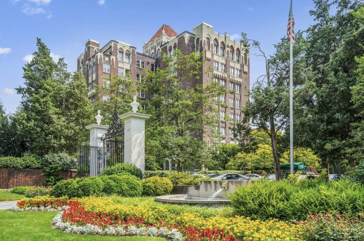 AnneMarieDinard's tweet photo. Moving to DC or downsizing??  Check out this spacious @apartment for sale with amenities for a decent price in National Cathedral area minutes from downtown and Georgetown. https://t.co/JwJVdWCFF0... Over 1000 square feet for $320k in sought-after location. @housing @DChousing https://t.co/Ip4xhHBFhS