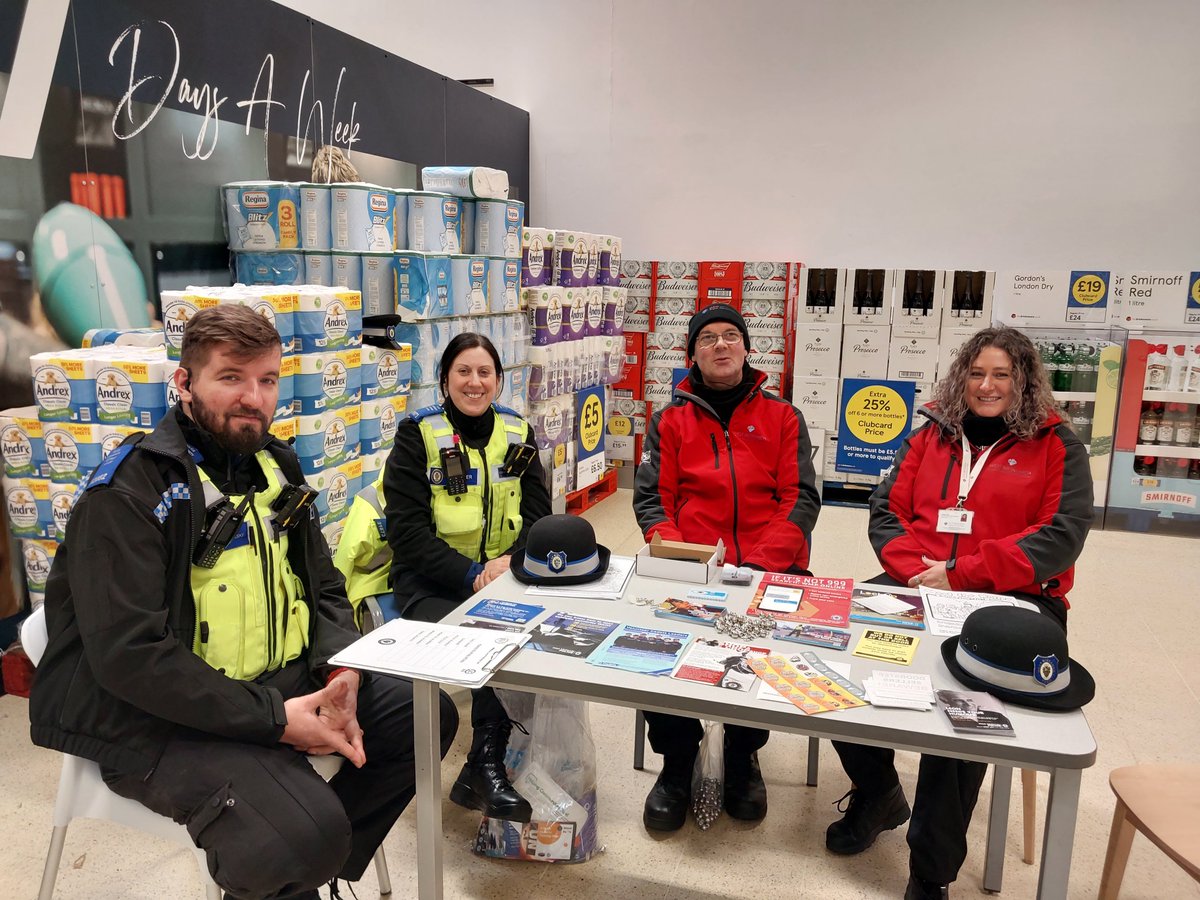 We are at Tesco #Westbrom this morning with @WestBromwichTC giving out crime prevention goodies. Come and say hi 👮‍♀️👮‍♂️ 31873 #CommunityEngagement @SandwellPolice