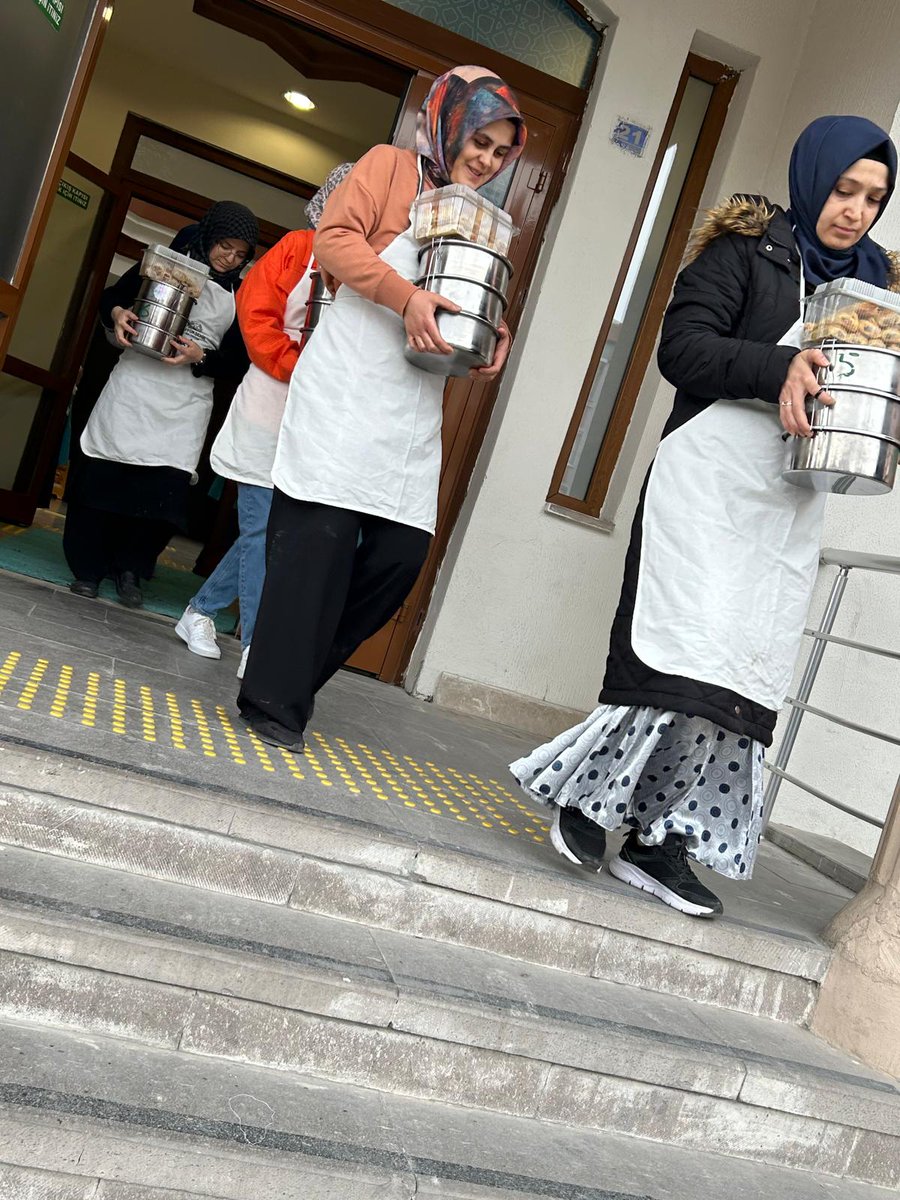 KOMEK VE ASEM’lerin mutfak sınıfında eğitim alan kursiyerler, "KOMEK'te İftar Bilinci" etkinliği kapsamında KOMEK mutfaklarında hazırladıkları yemekleri Ramazan ayı boyunca ihtiyaç sahibi ailelere ulaştırıyor.

Ayrıntılar;
konya.bel.tr/haber/komek-ve…