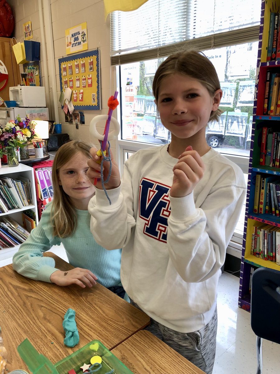 2/2 @vhcschools students learned how antibodies work and made their own antibodies by using the crafts of playdough, straws, paper clips and pipe cleaners. The second event was held on March 22. #Immunologyeducation @uabmedicine @UABImmunology @uabuip