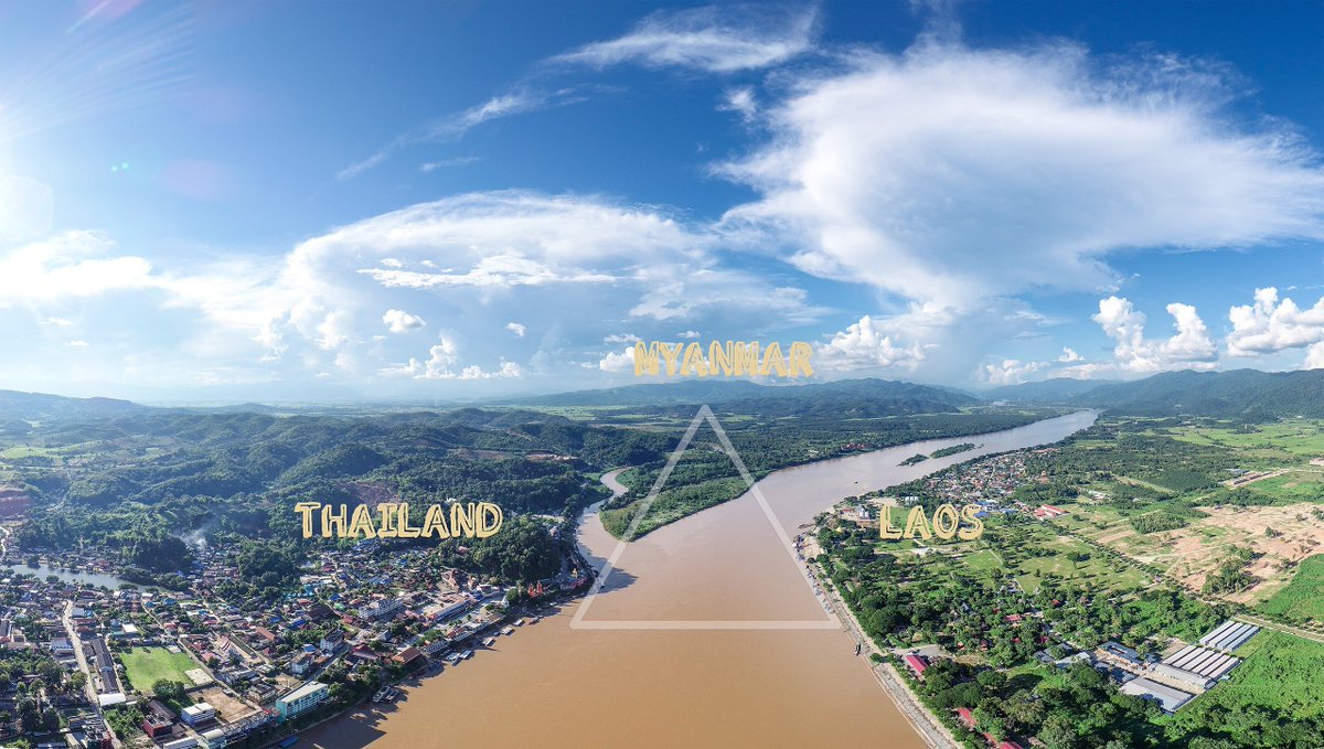 Pillandia's tweet image. The tripoint of the borders of Thailand 🇹🇭, Myanmar 🇲🇲 and Laos 🇱🇦, namely the point of confluence between the Ruak River (which follows the Thai–Myanmar border) and the Mekong River (Myanmar-Laos before and Thailand-Laos after). 
📸: 2021.
 
#GoldenTriangle #Mekong #Border