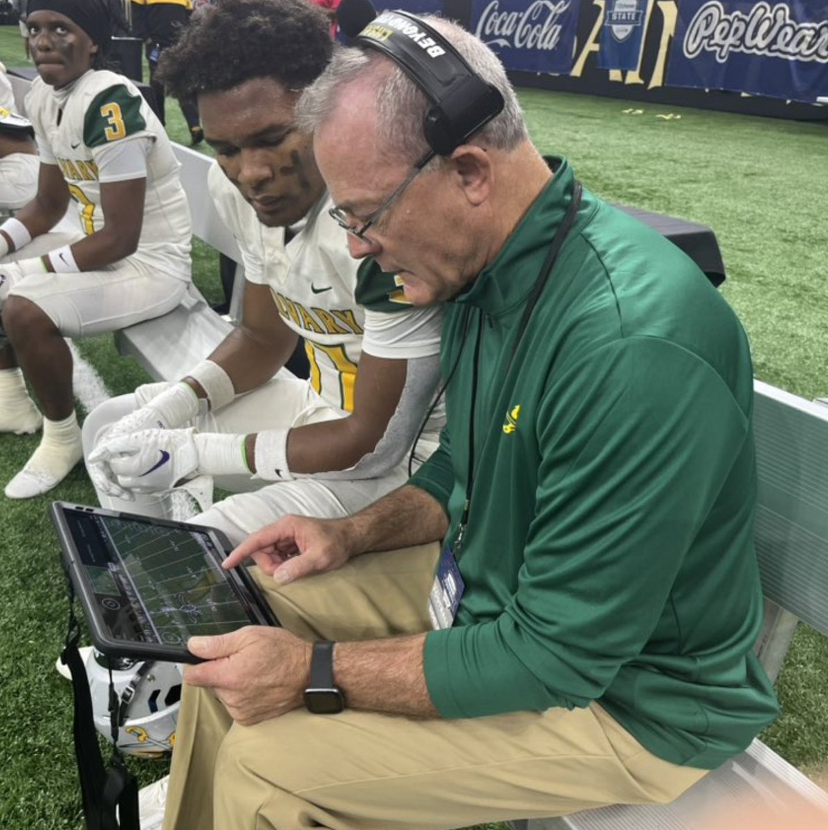State champs Calvary Baptist has been a SkyCoach customer since 2013. We spoke to the Cavaliers about using our sideline replay system. “The simplicity of it. SkyCoach is simple to hook up. ... If a team doesn’t have SkyCoach, they’re missing out.” 🤝 🏈 ow.ly/Oij050R16vU