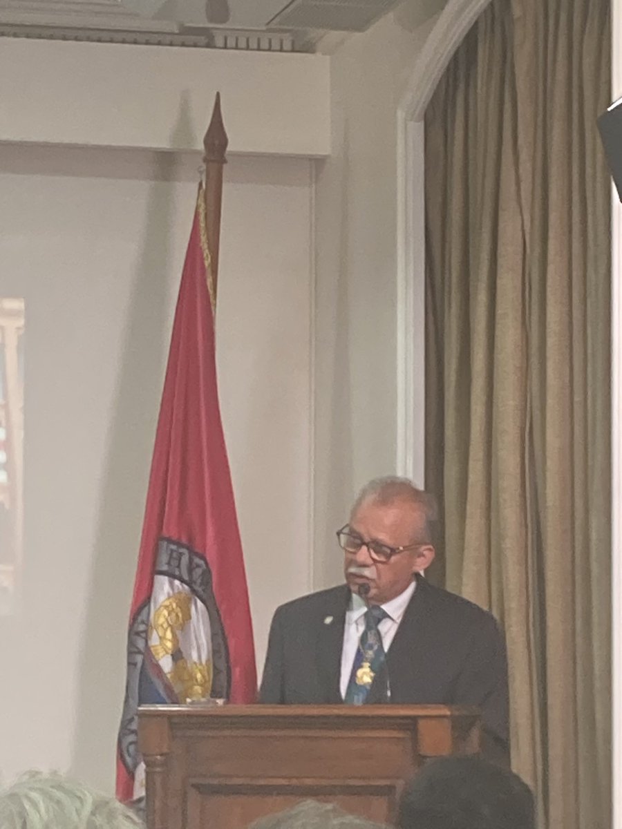 Nuestro querido y admirado <a href="/dudamelodica/">Luis Barrera Linares</a> fue nombrado miembro correspondiente de la Academia Chilena de la Lengua.