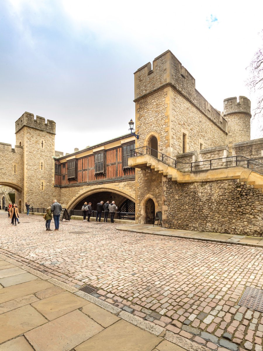 Medieval Mayhem at the Tower of London 🏰 Fairytales and frolics are unfurling this spring! Join some busy medieval Londoners as they put on a mini pageant and tell their stories 👉 brnw.ch/21wIcKN 📆 29 March - 23 June 🎟 Included in Tower admission