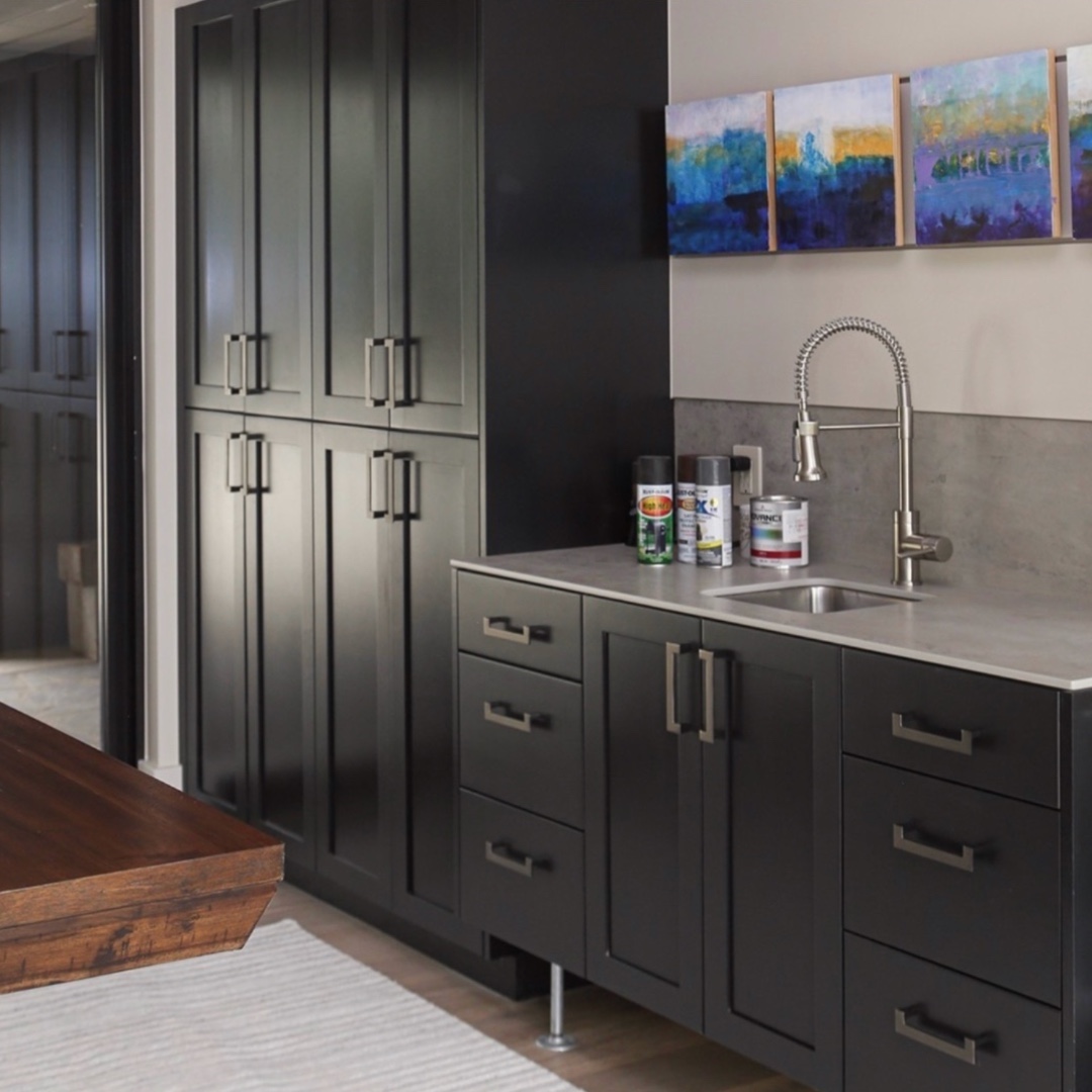 Update your art space. A place for everything, everything  in its place.

#elitecabinetstulsa
#tulsa
#tulsadesign
#interiordesign
#tulsahomes
#customcabinets
#customcabinetry
#cabinetshop
#madeinoklahoma
#framelesscabinets
#moderndesign
#moderncabinets
#mio
#workspace